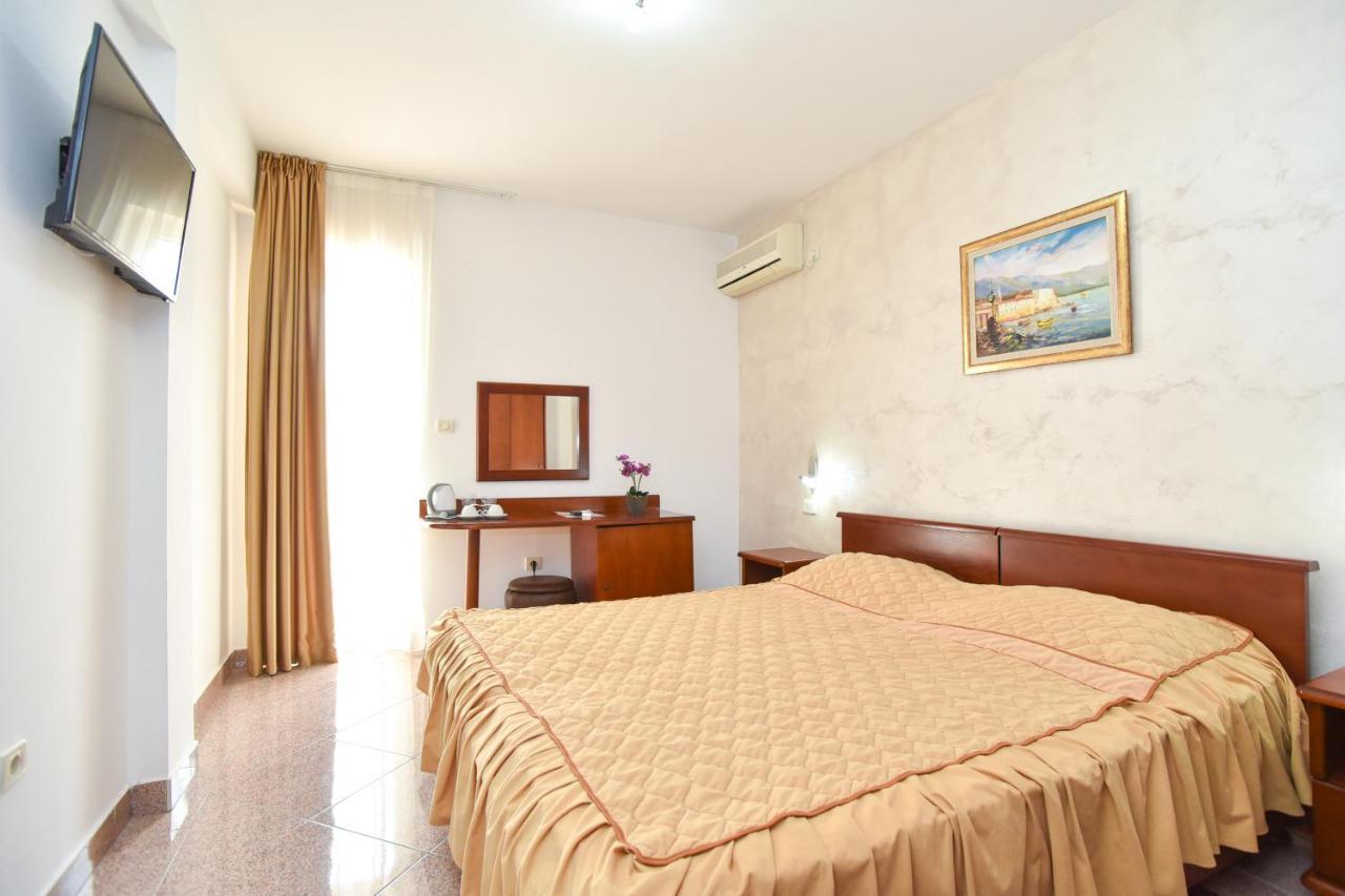 Hotel Suzana Budva Exterior photo