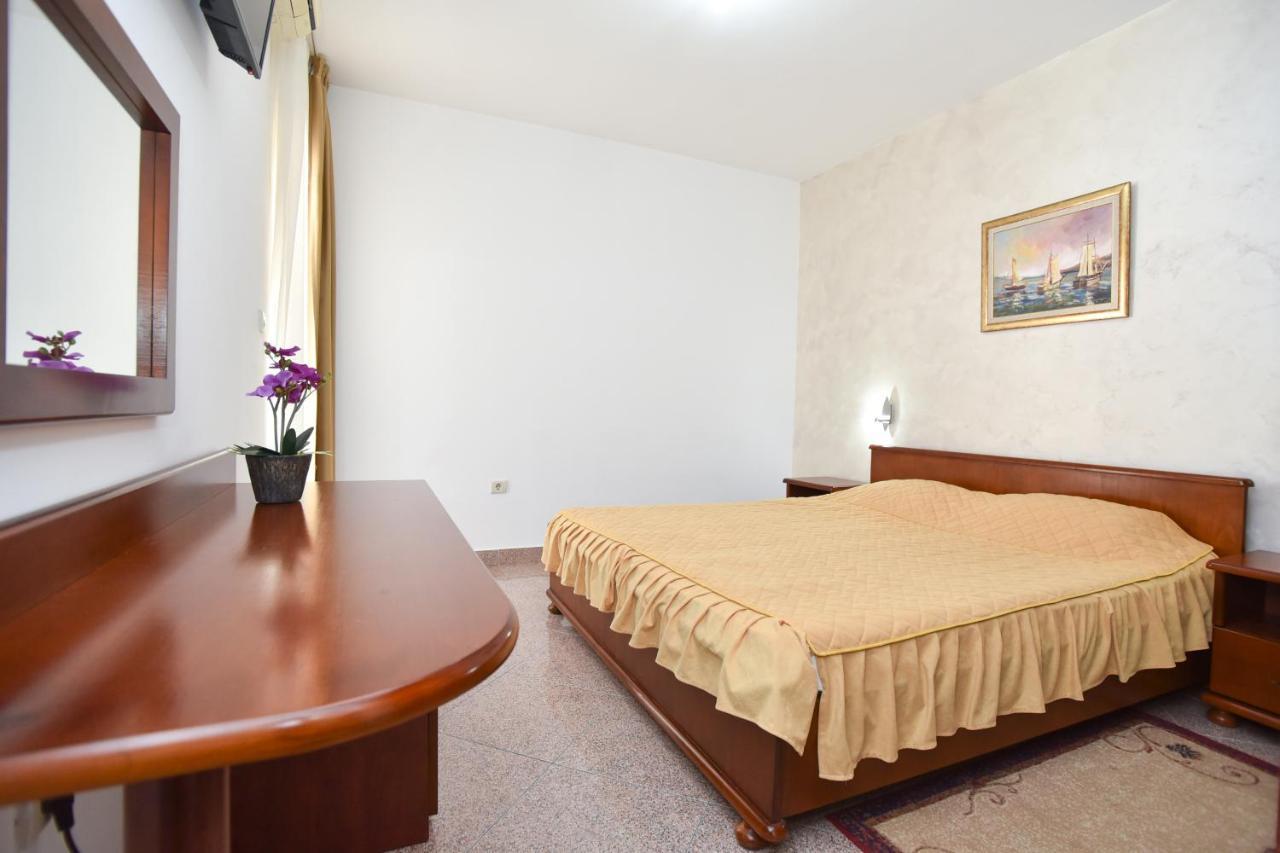 Hotel Suzana Budva Exterior photo