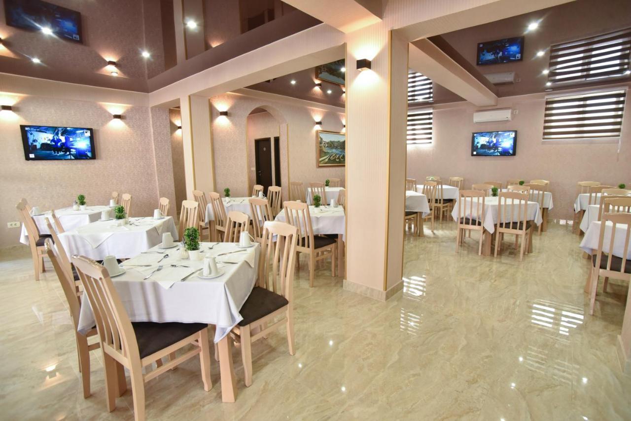Hotel Suzana Budva Exterior photo