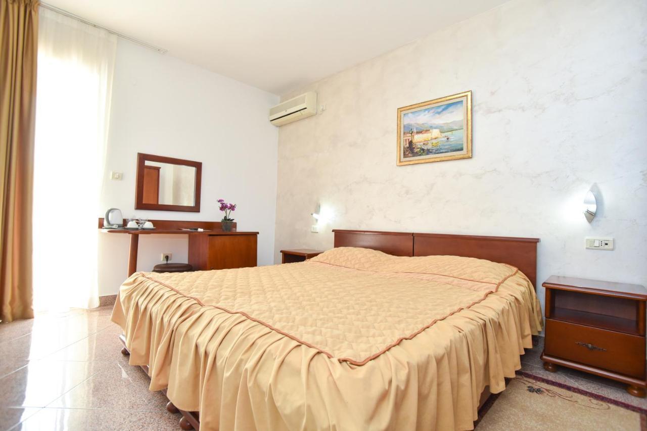 Hotel Suzana Budva Exterior photo