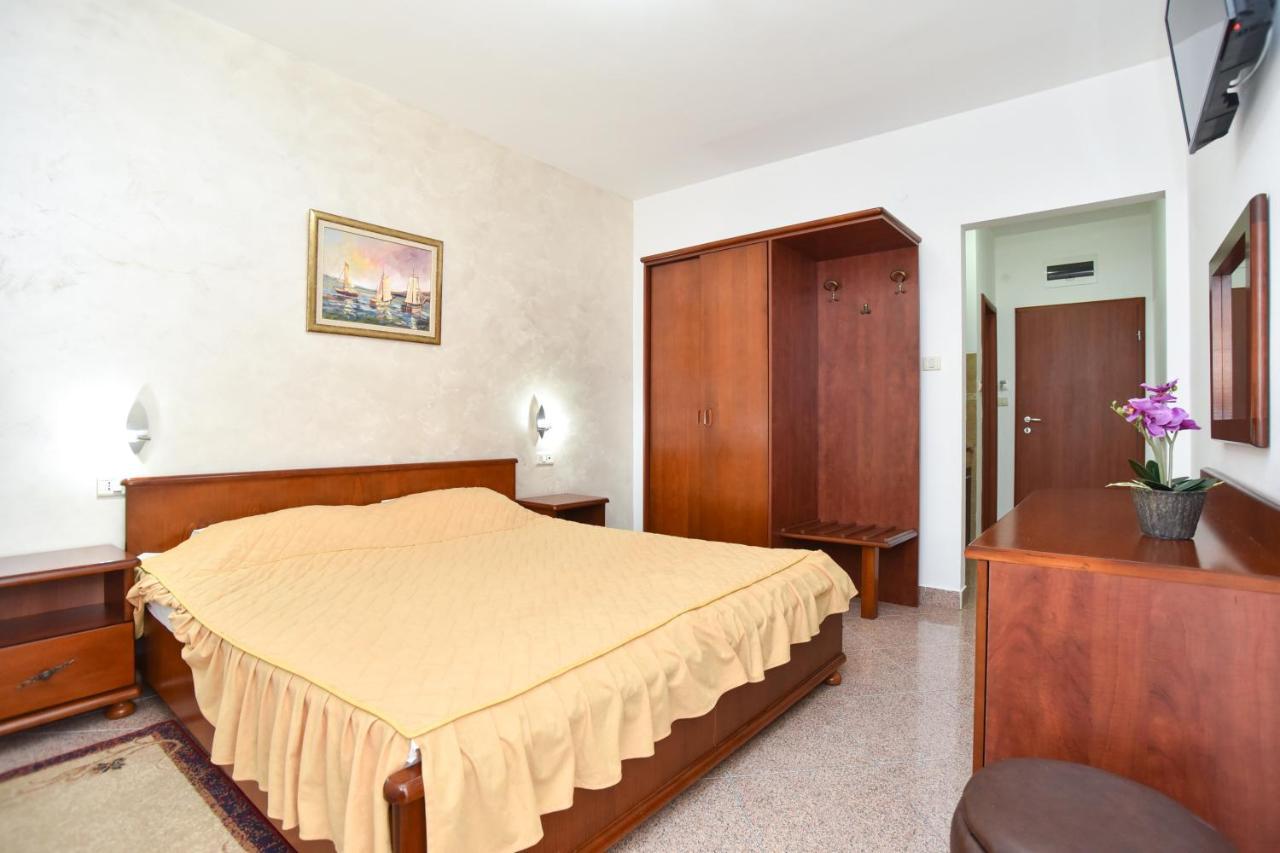 Hotel Suzana Budva Exterior photo